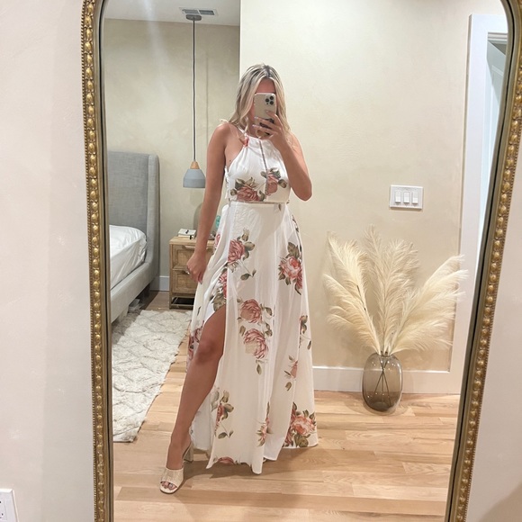 NWOT gorgeous halter printed floral crochet maxi - Picture 1 of 6